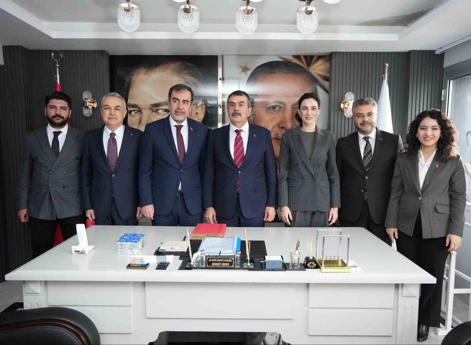 Bakan Tekin: "Sizin hayal edemediklerinizi biz gerçekleştiriyoruz"
