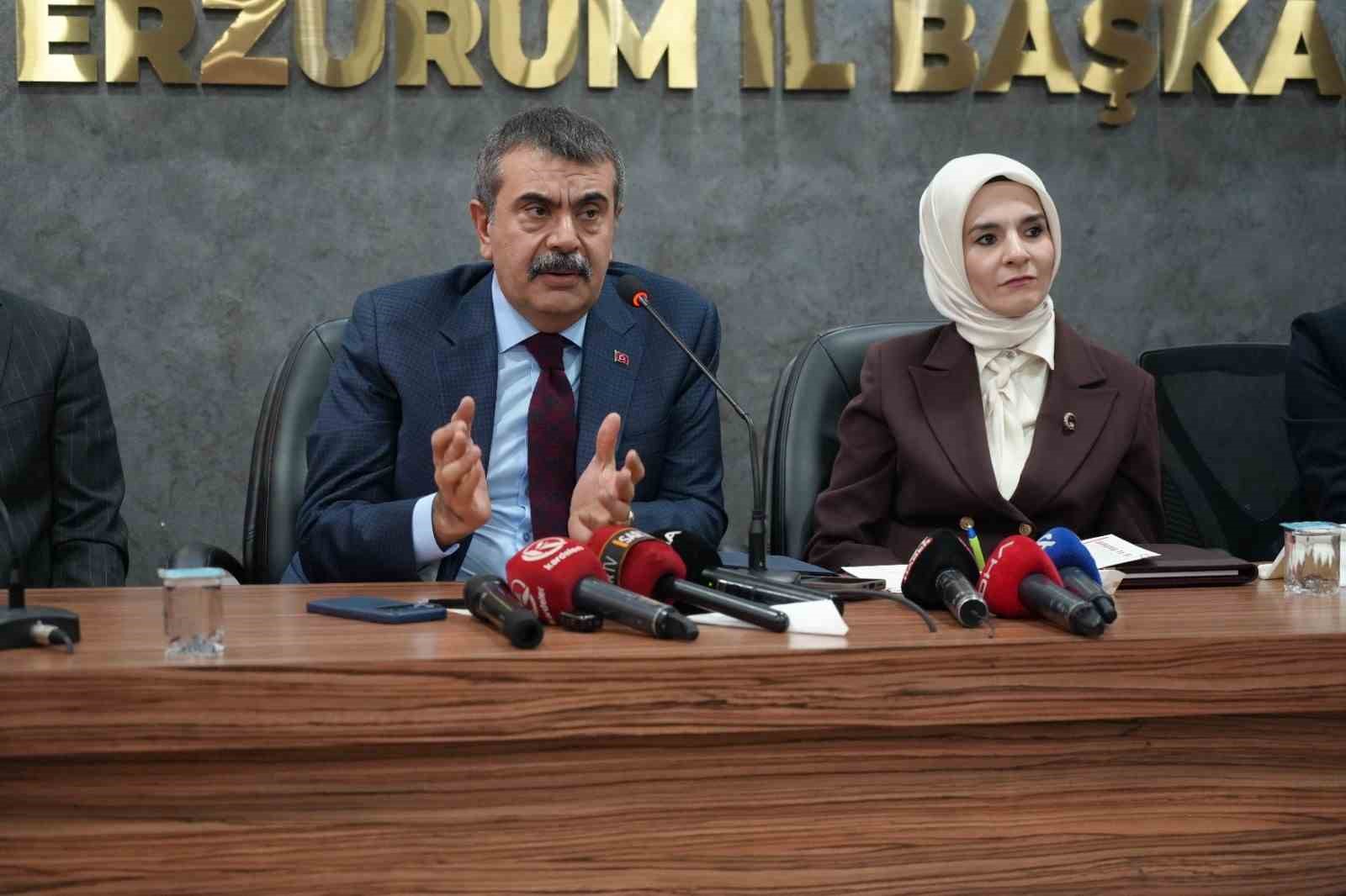 Bakan Tekin: "Türkiye’deki muhalefetin yaklaşımı sadece yalanlar, iftiralar üzerine ve insanların moral motivasyonunu kırmak üzerinedir"
