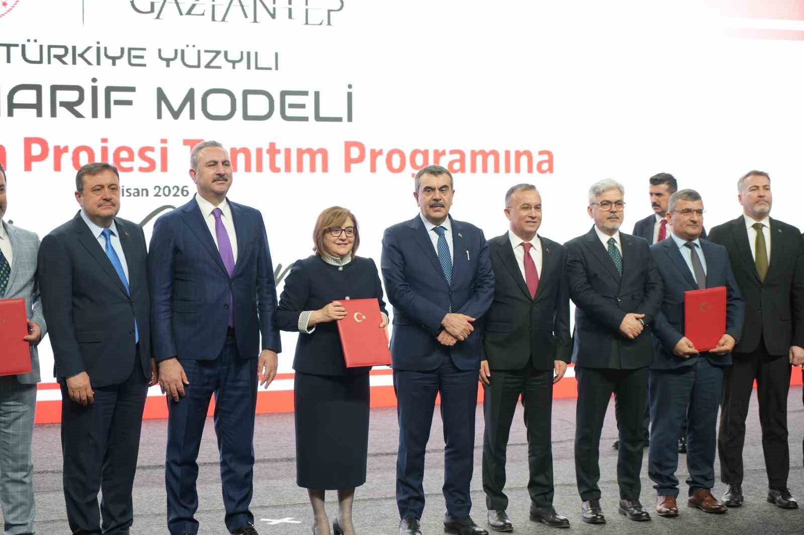 Bakan Tekin: "Türkiye’ye özgü bir model inşa ettik diye eleştiriyorlar"
Bakan Tekin: "Türkiye’ye özgü bir model inşa ettik diye eleştiriyorlar"