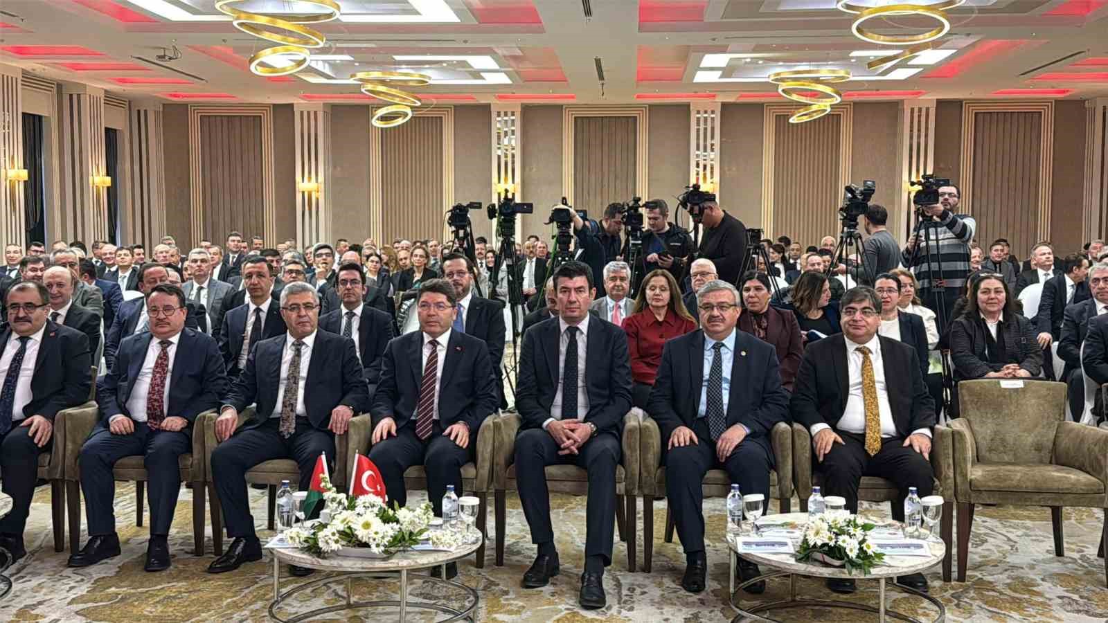 Bakan Tunç: "2025’de 11 milyon 779 bin 741 derdest dosya bulunurken, 14 milyon 41 bin 279 dosyada karar verildi"
