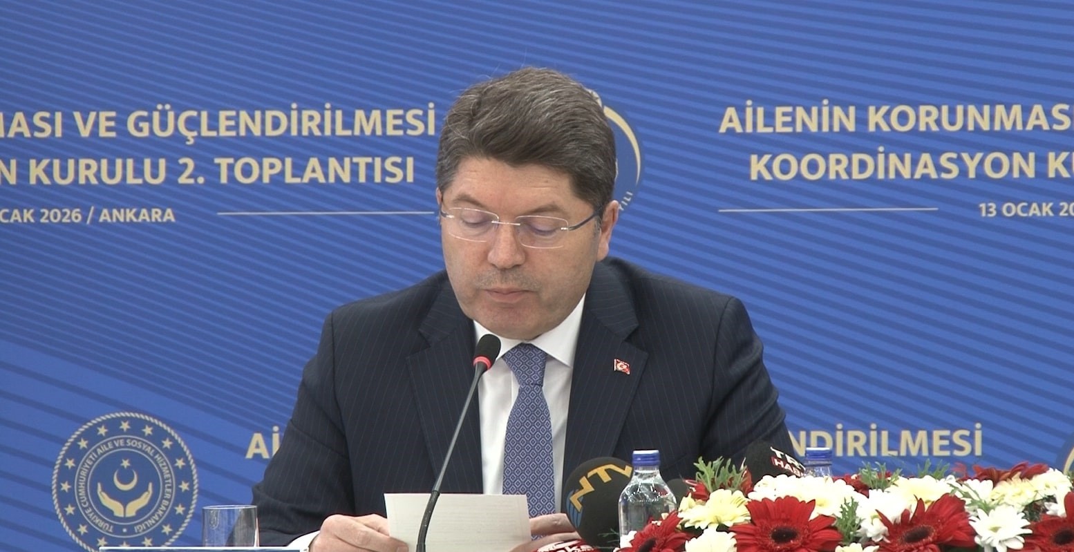 Bakan Tunç: "Başta cinsiyetsizleştirme olmak üzere değerlerimizi aşındırarak yok etmeyi amaçlayan akımlara karşı gerekli tüm önleyici adımları atacağız"
Bakan Tunç: "Başta cinsiyetsizleştirme olmak üzere değerlerimizi aşındırarak yok etmeyi amaçlayan akımlara karşı gerekli tüm önleyici adımları atacağız"