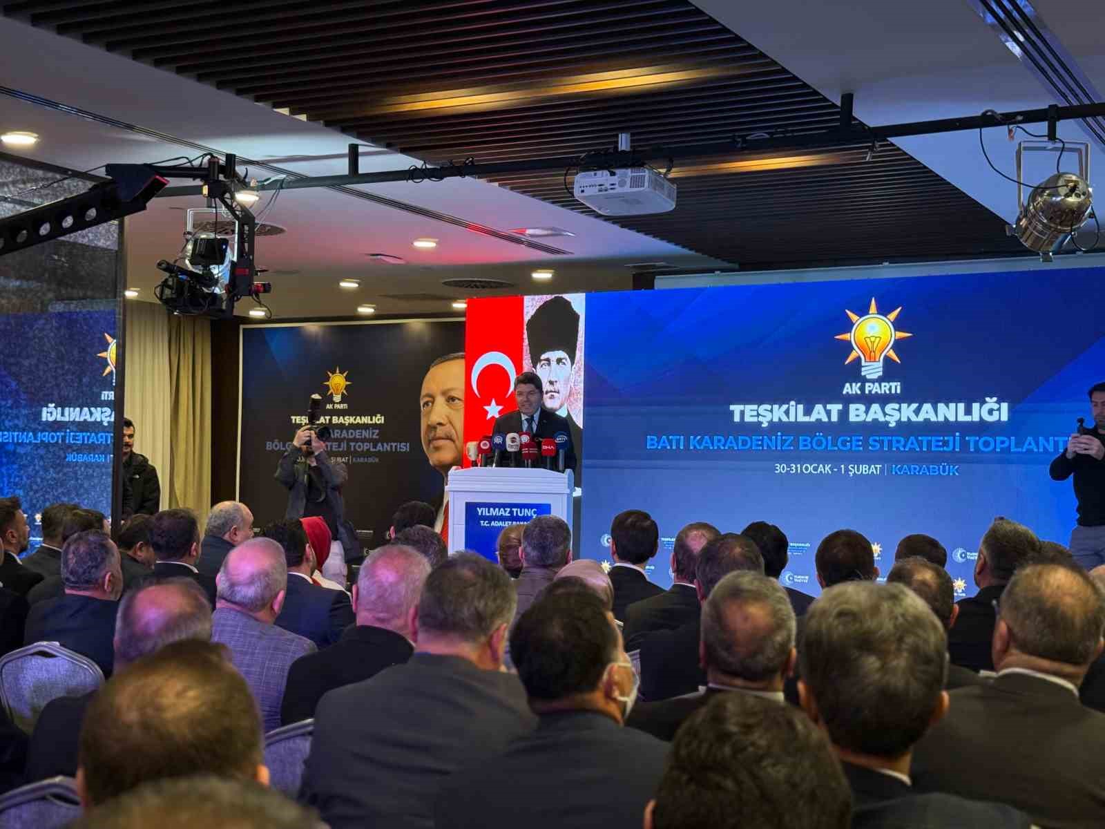 Bakan Tunç’tan Özel’e "Seçimin birinci partisiyiz" tepkisi
