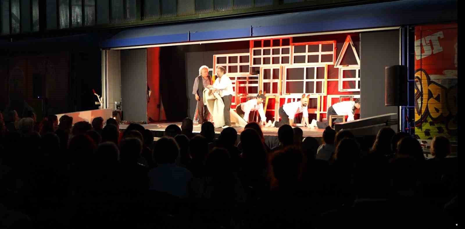 Bakan Uraloğlu: "13 farklı gar ve istasyonda toplam 25 tiyatro oyunu sahnelenecek"
