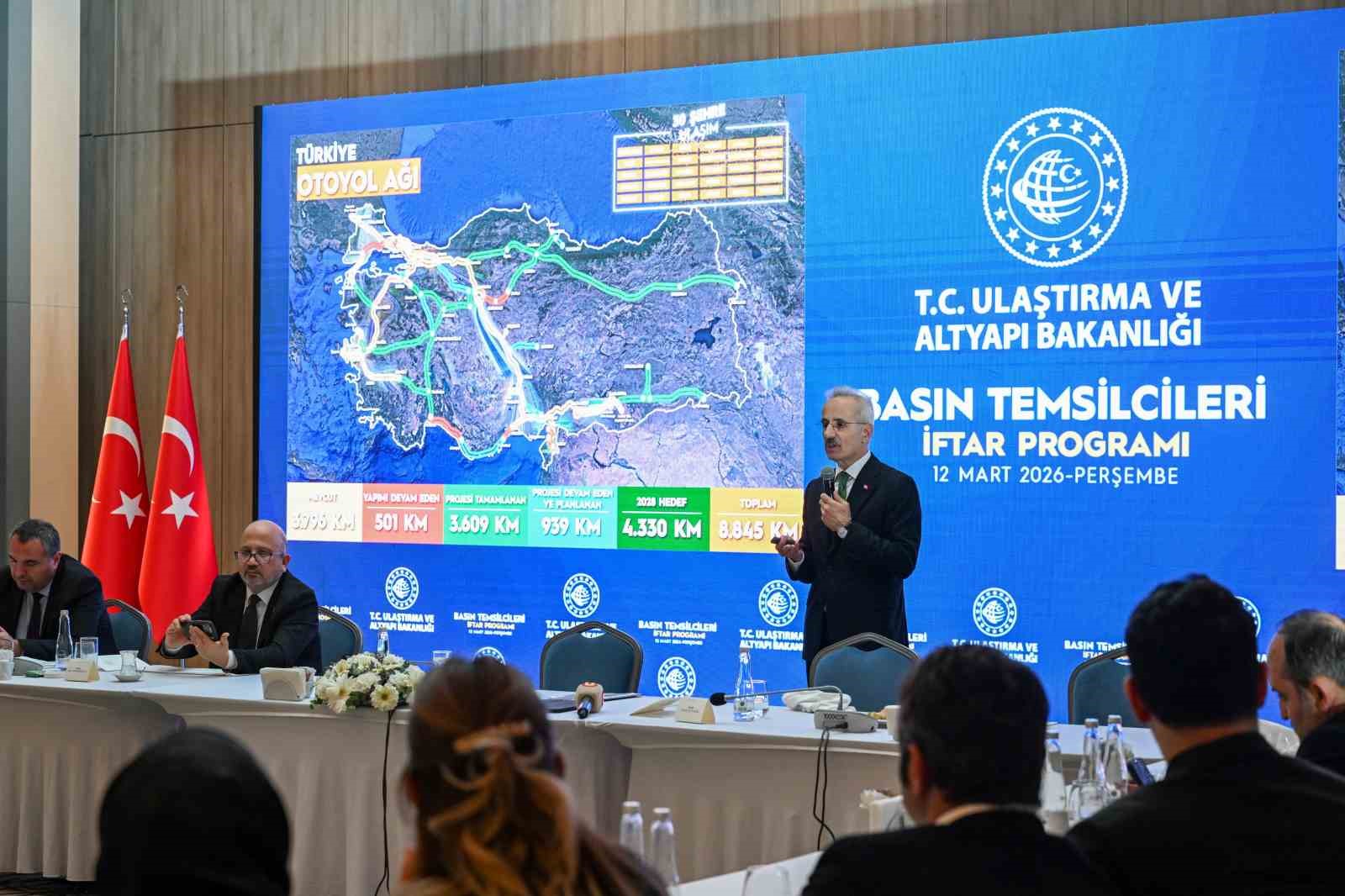 Bakan Uraloğlu: "15 yaş altındaki çocuklarımızın, gençlerimizin sosyal medya platformlarını kullanmasını istemiyoruz"
