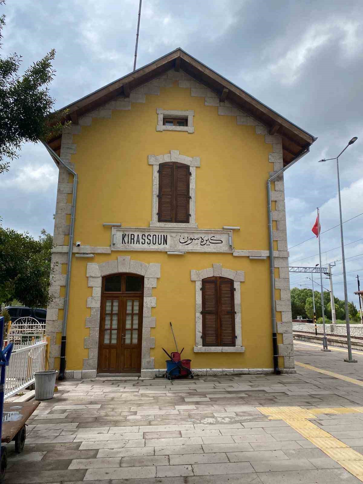 Bakan Uraloğlu: "60 Gar ve istasyonumuzu hem tarihi kimliğini koruyarak hem de modern ihtiyaçlara uygun hale getirerek yeniledik"
