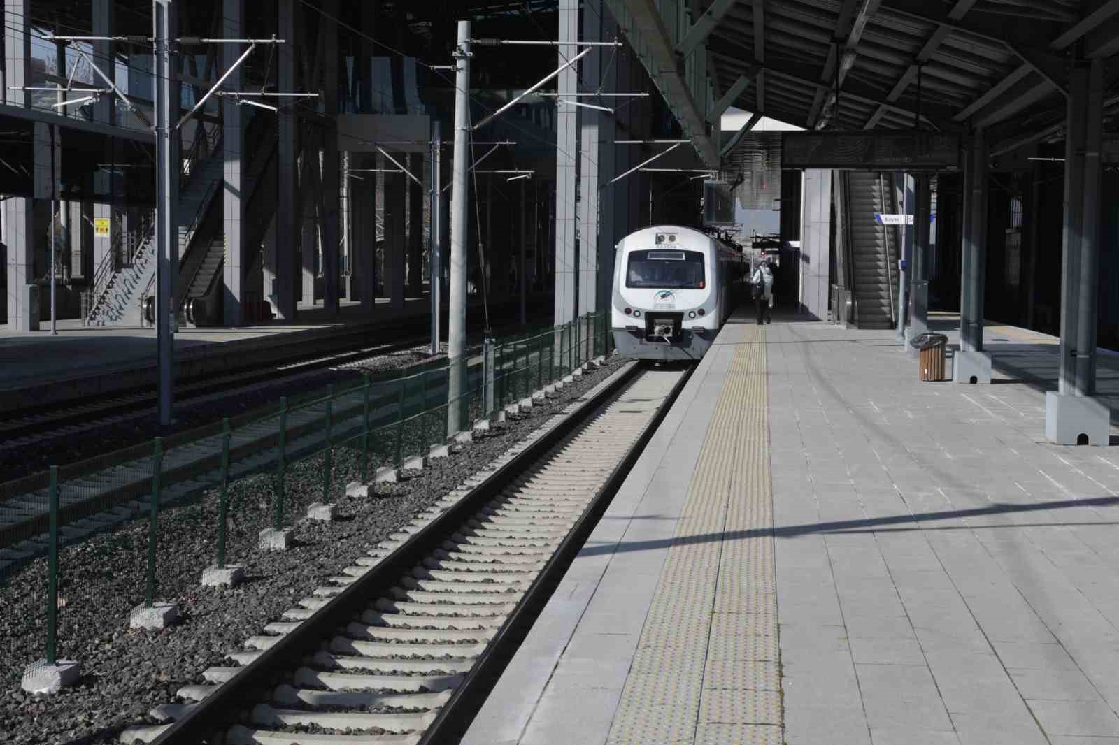 Bakan Uraloğlu: "8 yılda Başkentray ile 140.3 milyon yolcu taşıdık"
