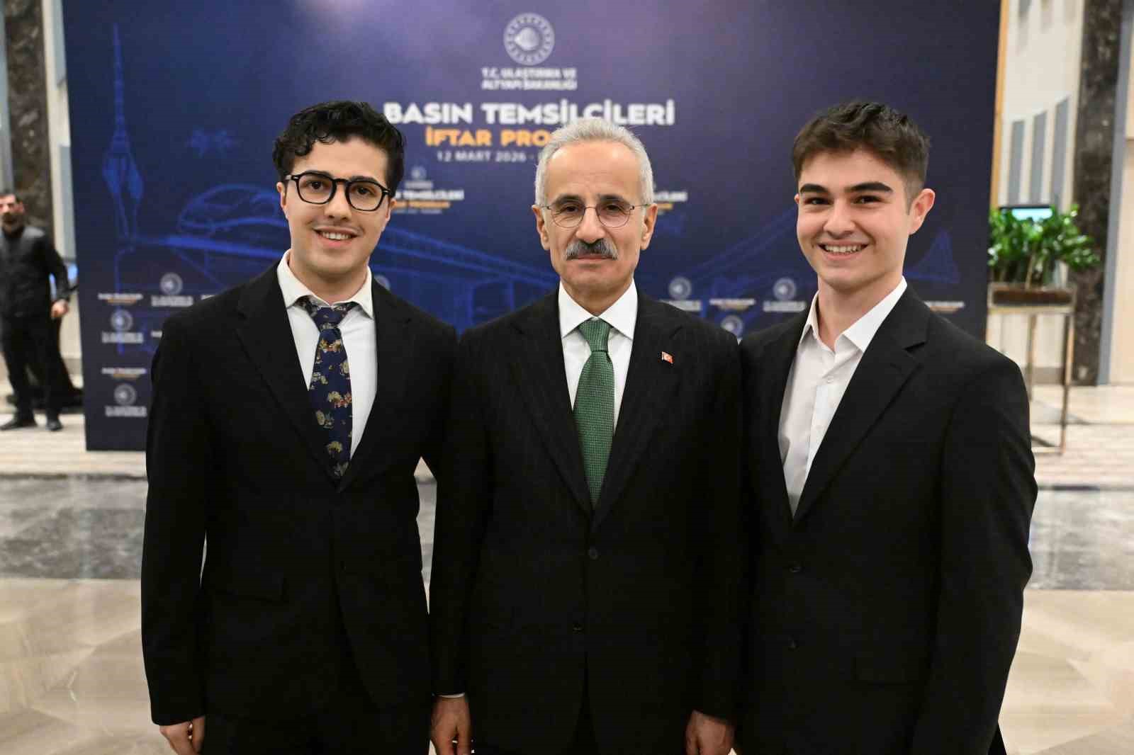 Bakan Uraloğlu: "800 tane geminin hala Hürmüz Boğazı’nda olduğunu söyleyebilirim"
