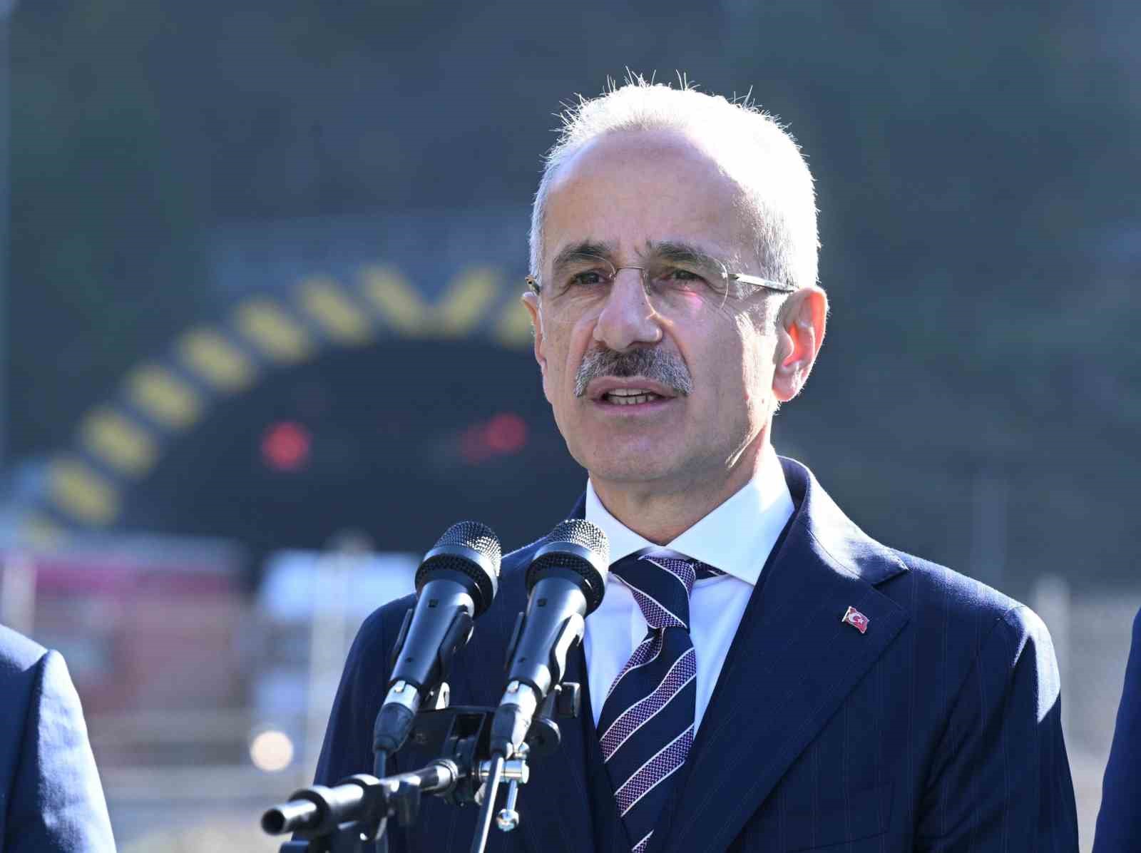 Bakan Uraloğlu: "Aksaray-Ortaköy-6. Bölge Hududu yolunun en önemli etaplarından biri olan Ortaköy Çevre Yolu’nu tamamladık, yarın hizmete açılıyor"
