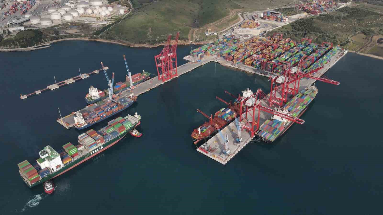 Bakan Uraloğlu: "Aralık ayında 49,8 milyon ton yük elleçlendi"
