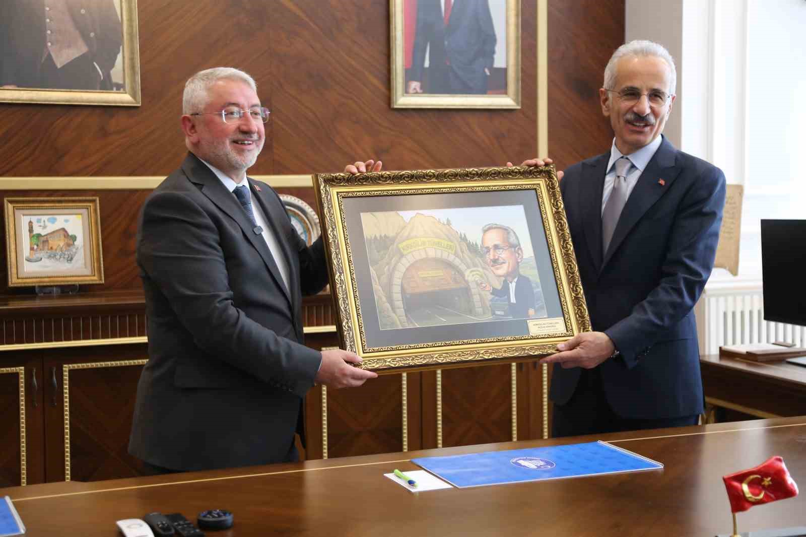 Bakan Uraloğlu, Çorum’da ziyaretlerde bulundu
