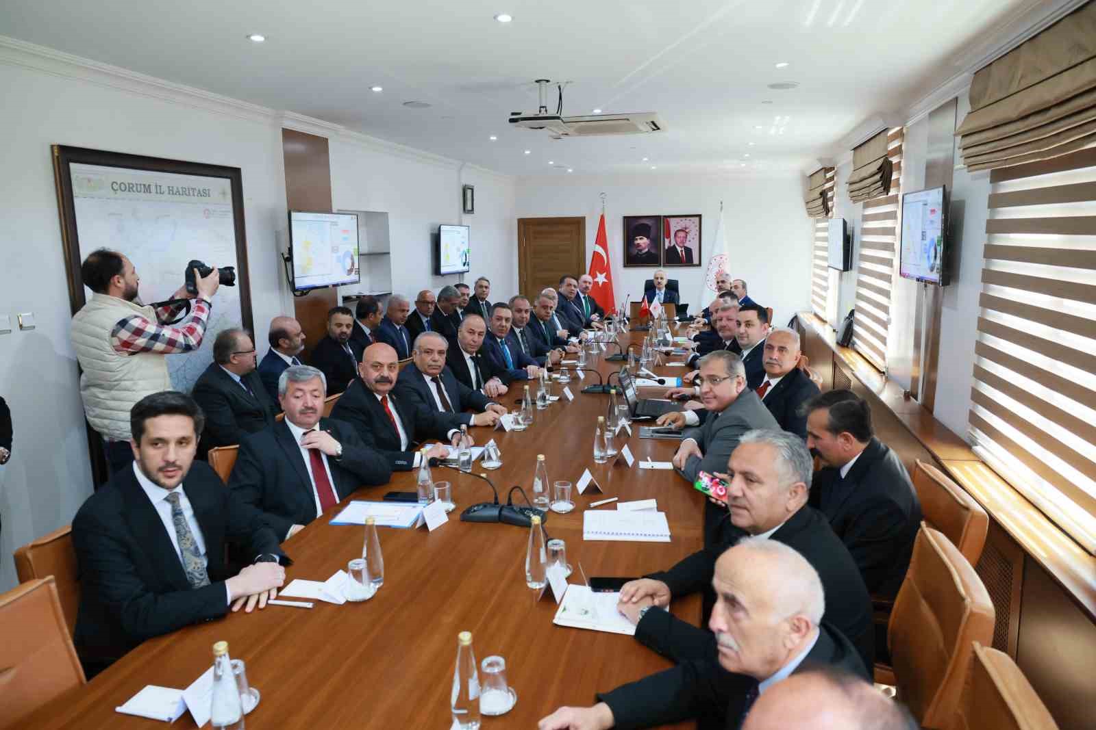 Bakan Uraloğlu, Çorum’da ziyaretlerde bulundu
