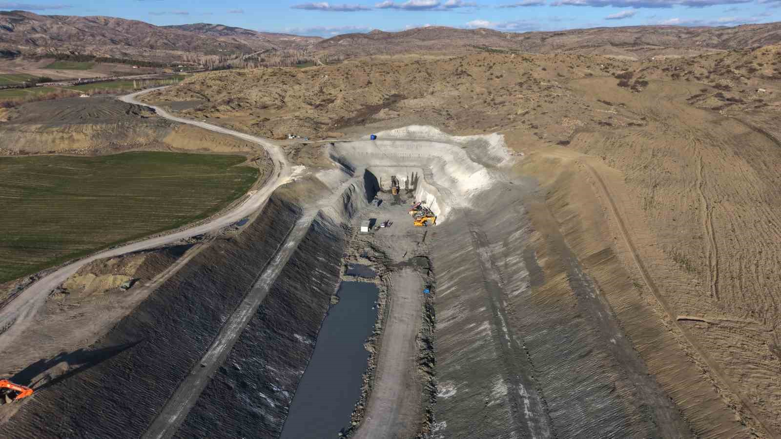 Bakan Uraloğlu: "Delice-Çorum Hızlı Tren Hattı’nda fiziki ilerleme yüzde 25’e yaklaştı"
Bakan Uraloğlu: "Delice-Çorum Hızlı Tren Hattı’nda fiziki ilerleme yüzde 25’e yaklaştı"