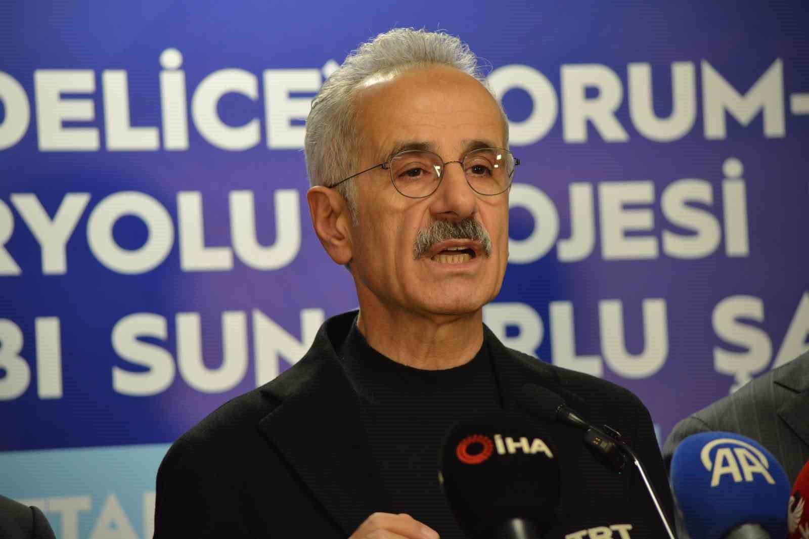 Bakan Uraloğlu: "Delice-Çorum Hızlı Tren Hattı’nda fiziki ilerleme yüzde 25’e yaklaştı"
Bakan Uraloğlu: "Delice-Çorum Hızlı Tren Hattı’nda fiziki ilerleme yüzde 25’e yaklaştı"