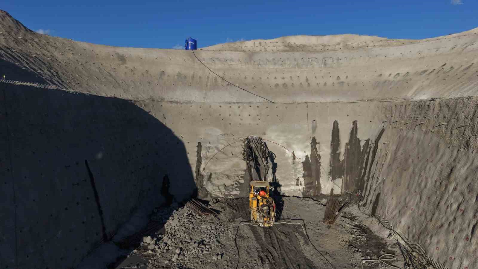 Bakan Uraloğlu: "Delice-Çorum Hızlı Tren Hattı’nda fiziki ilerleme yüzde 25’e yaklaştı"
Bakan Uraloğlu: "Delice-Çorum Hızlı Tren Hattı’nda fiziki ilerleme yüzde 25’e yaklaştı"