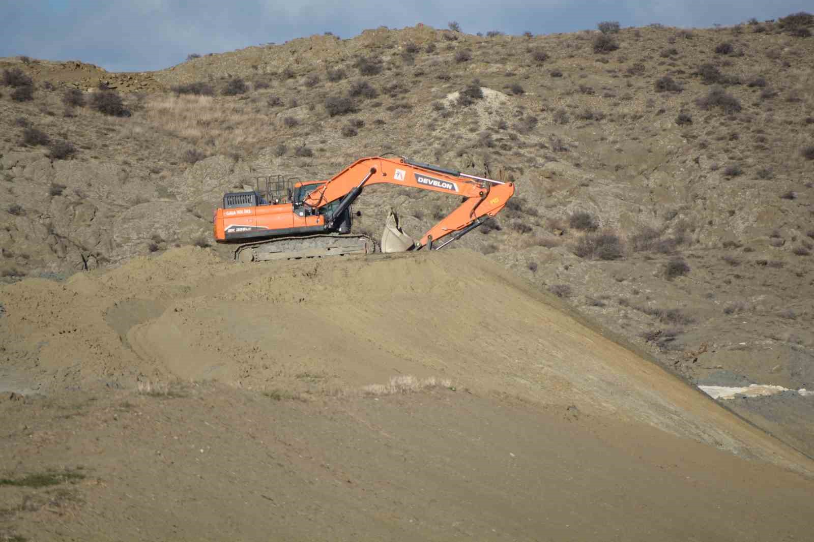 Bakan Uraloğlu: "Delice-Çorum Hızlı Tren Hattı’nda fiziki ilerleme yüzde 25’e yaklaştı"
Bakan Uraloğlu: "Delice-Çorum Hızlı Tren Hattı’nda fiziki ilerleme yüzde 25’e yaklaştı"