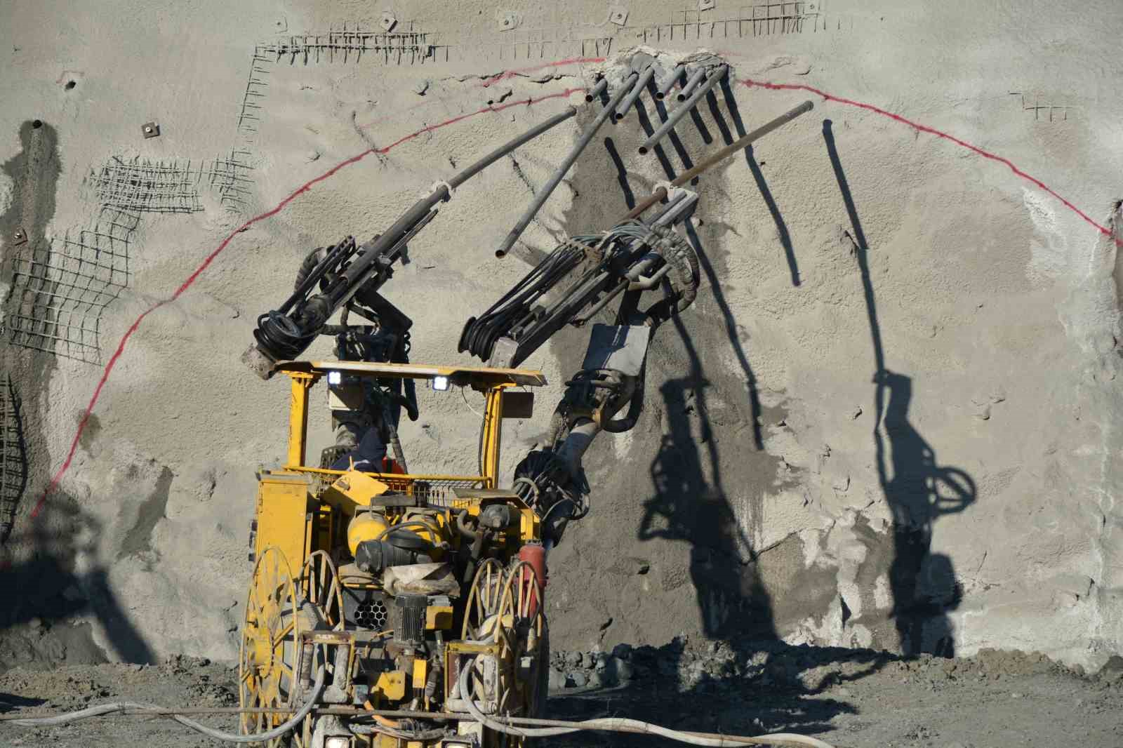 Bakan Uraloğlu: "Delice-Çorum Hızlı Tren Hattı’nda fiziki ilerleme yüzde 25’e yaklaştı"
Bakan Uraloğlu: "Delice-Çorum Hızlı Tren Hattı’nda fiziki ilerleme yüzde 25’e yaklaştı"