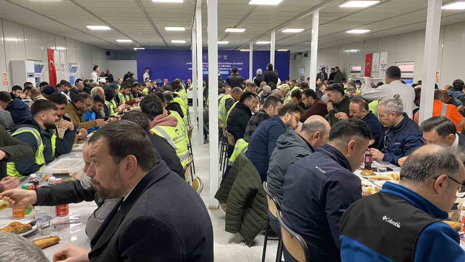 Bakan Uraloğlu: "Delice-Çorum Hızlı Tren Hattı’nda fiziki ilerleme yüzde 25’e yaklaştı"
Bakan Uraloğlu: "Delice-Çorum Hızlı Tren Hattı’nda fiziki ilerleme yüzde 25’e yaklaştı"