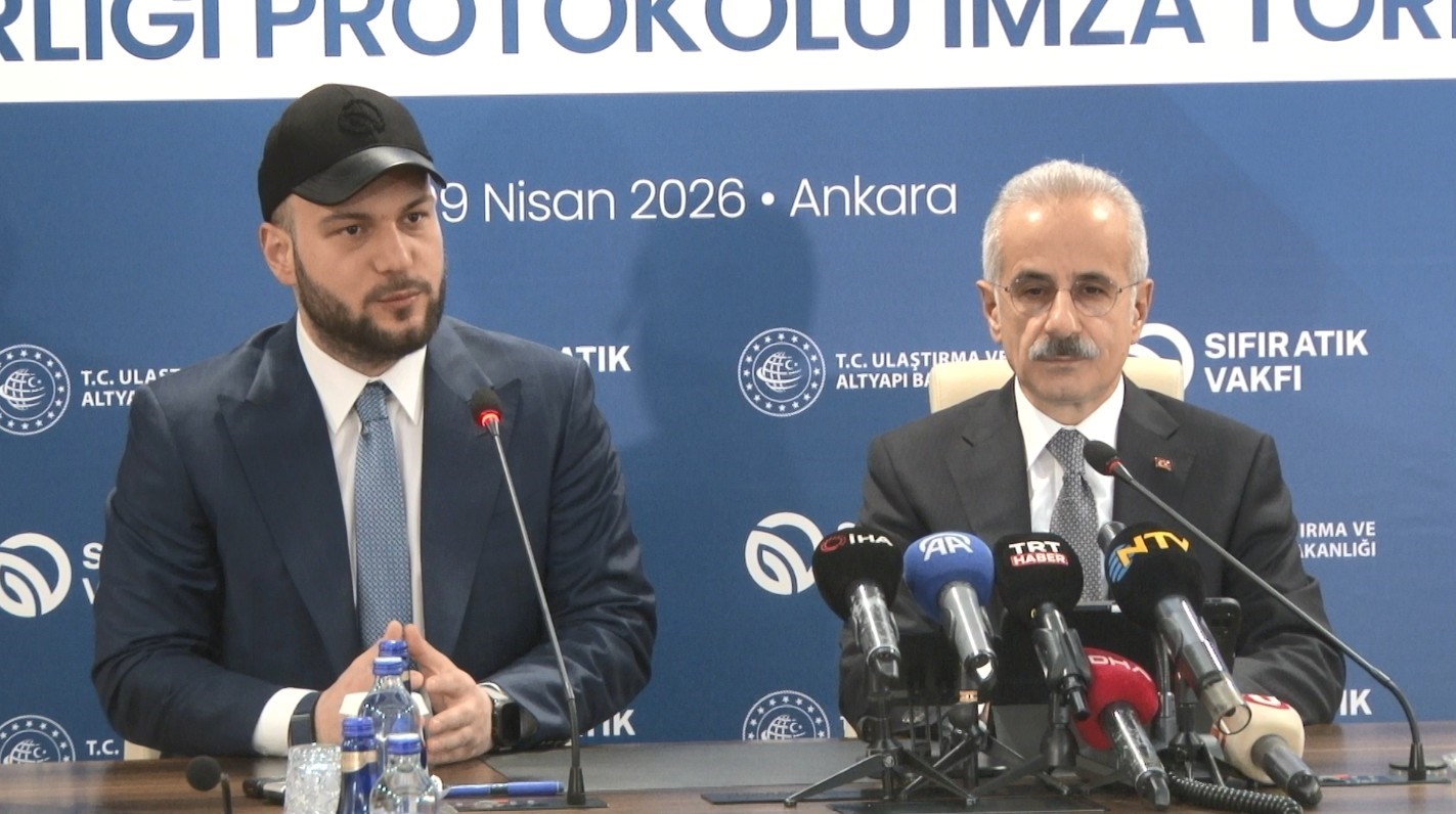 Bakan Uraloğlu: "Ekolojik köprüler, bisiklet yolları, güneş enerji santralleri ve asfalt geri dönüşüm tesisleriyle karbon ayak izimizi azaltıyoruz"
