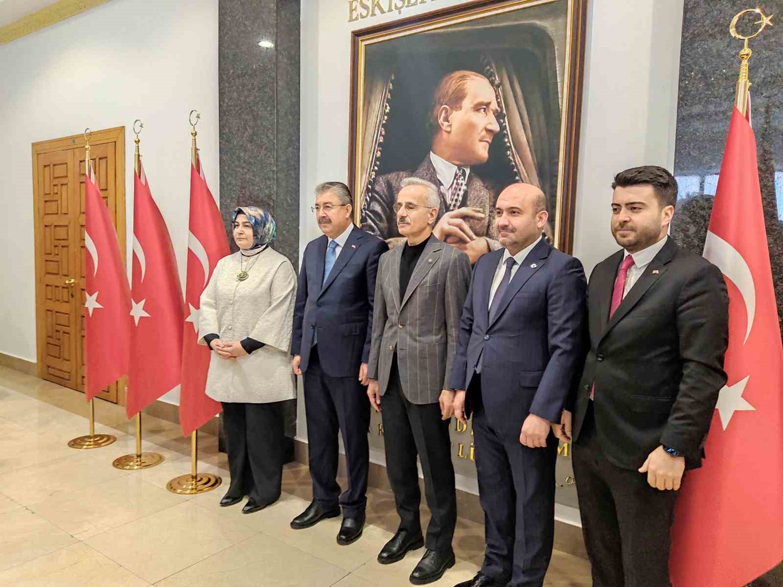 Bakan Uraloğlu, Eskişehir Valiliği’ni ziyaret etti
