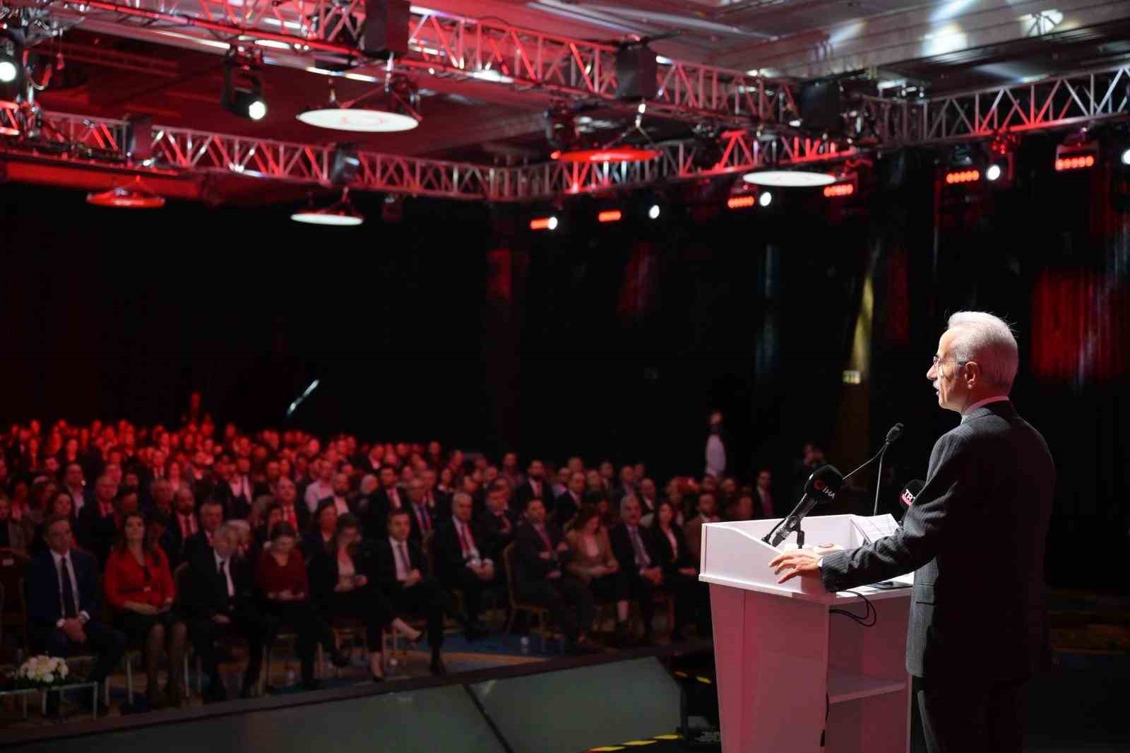 Bakan Uraloğlu: "Fiber optik ağ altyapımız, 657 bin kilometre"
