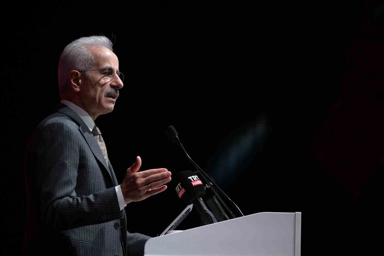Bakan Uraloğlu: "Fiber optik ağ altyapımız, 657 bin kilometre"
