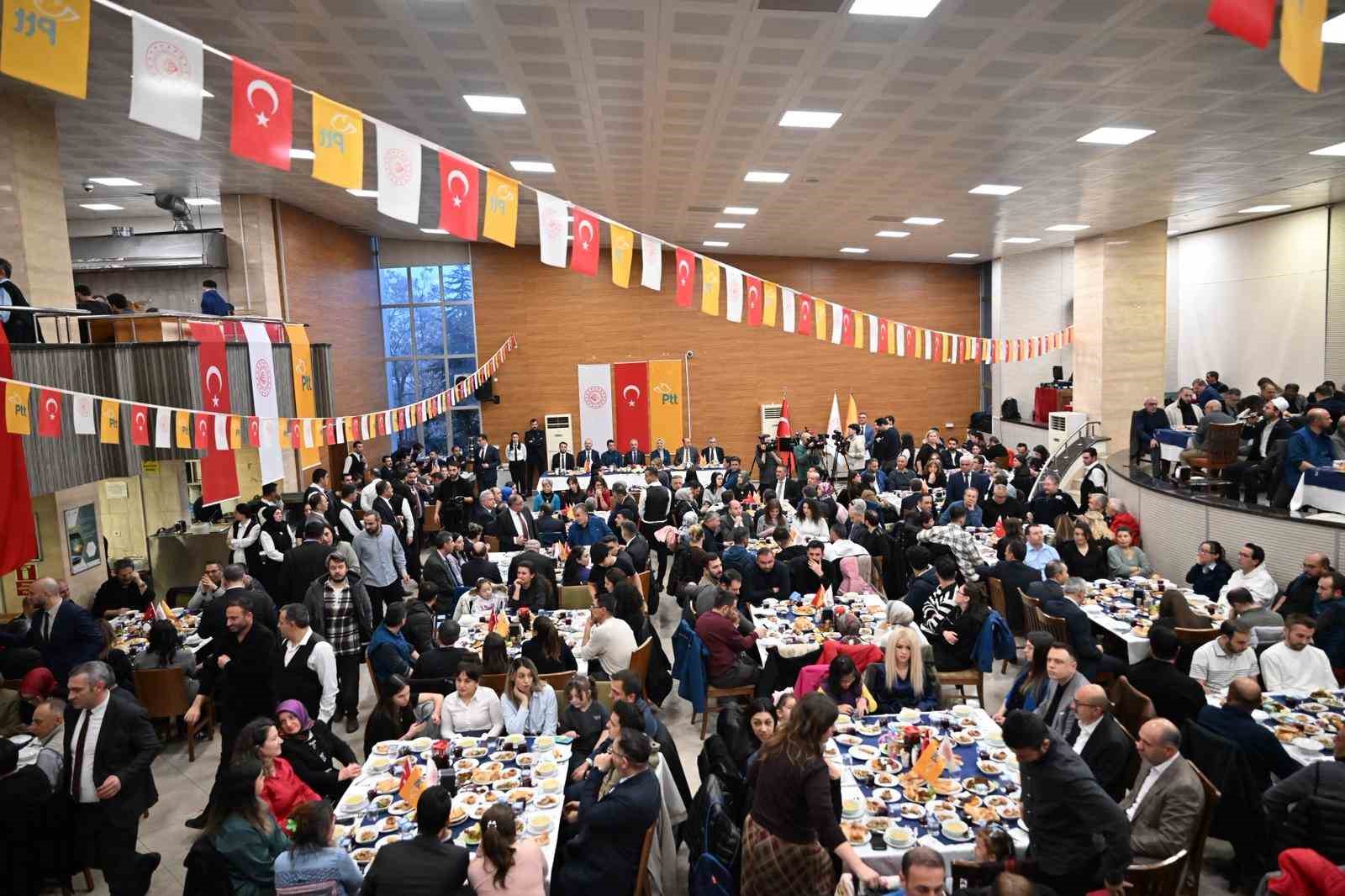 Bakan Uraloğlu: "Günlük kargo kabulü 1 milyon adedi aşarak tarihi bir seviyeye ulaştı"
