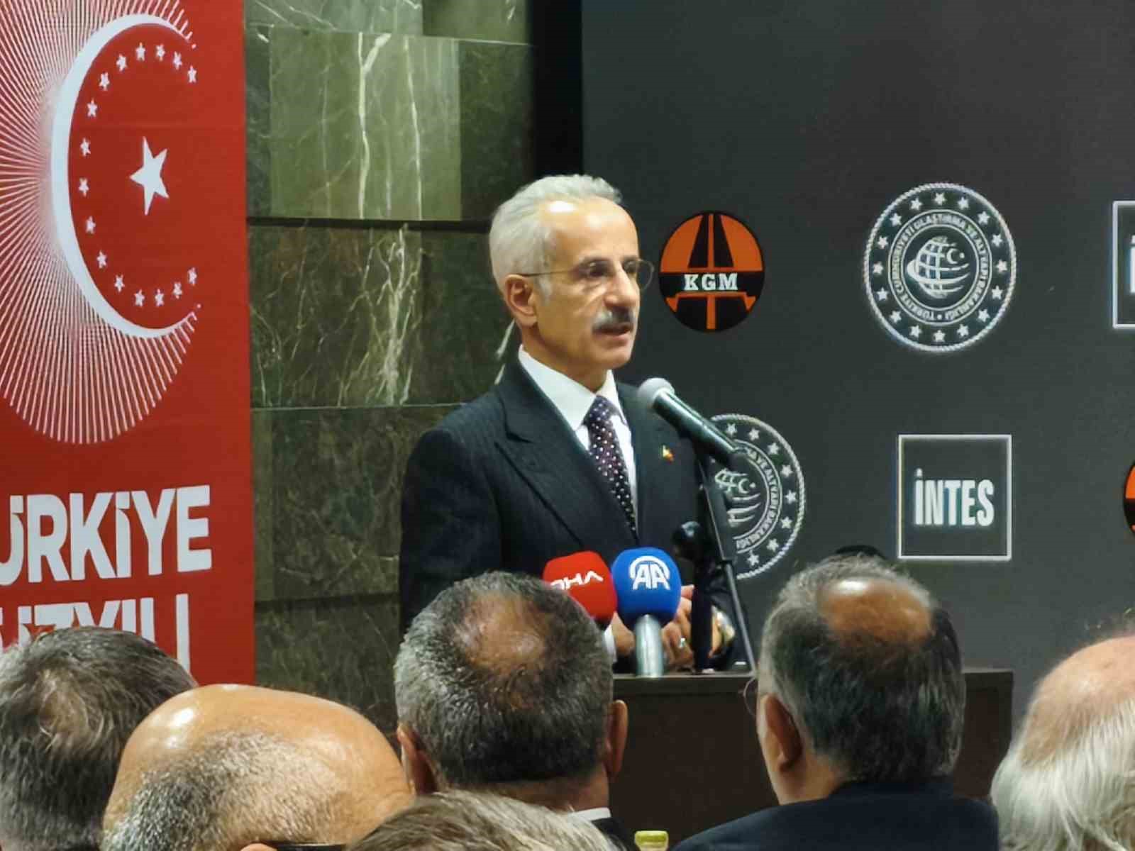 Bakan Uraloğlu: "Hedefimiz 14 bin kilometre olan demiryolu ağımızı 2028 yılında 17 bin 300 kilometrelere çıkarmak"
