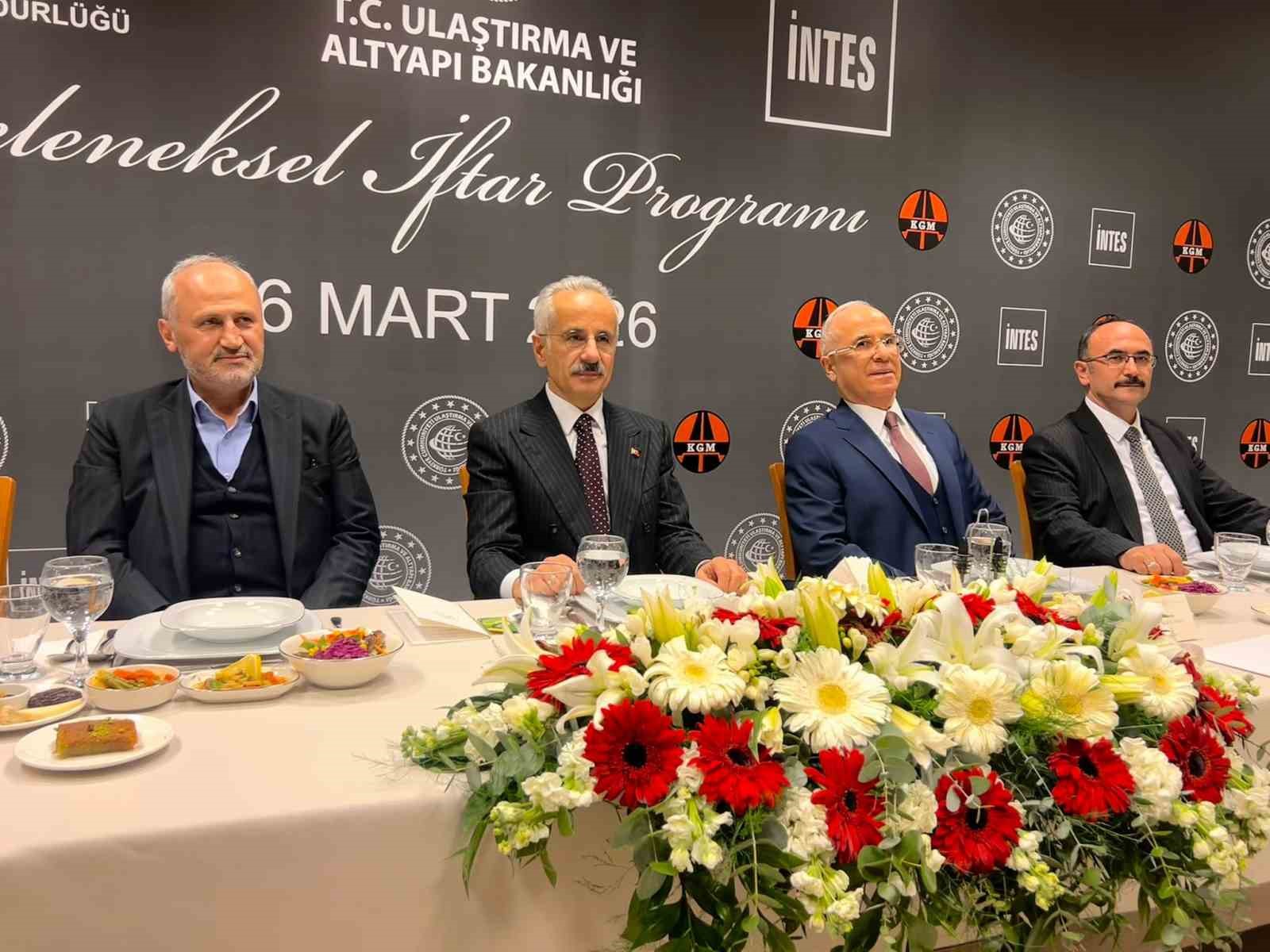 Bakan Uraloğlu: "Hedefimiz 14 bin kilometre olan demiryolu ağımızı 2028 yılında 17 bin 300 kilometrelere çıkarmak"
