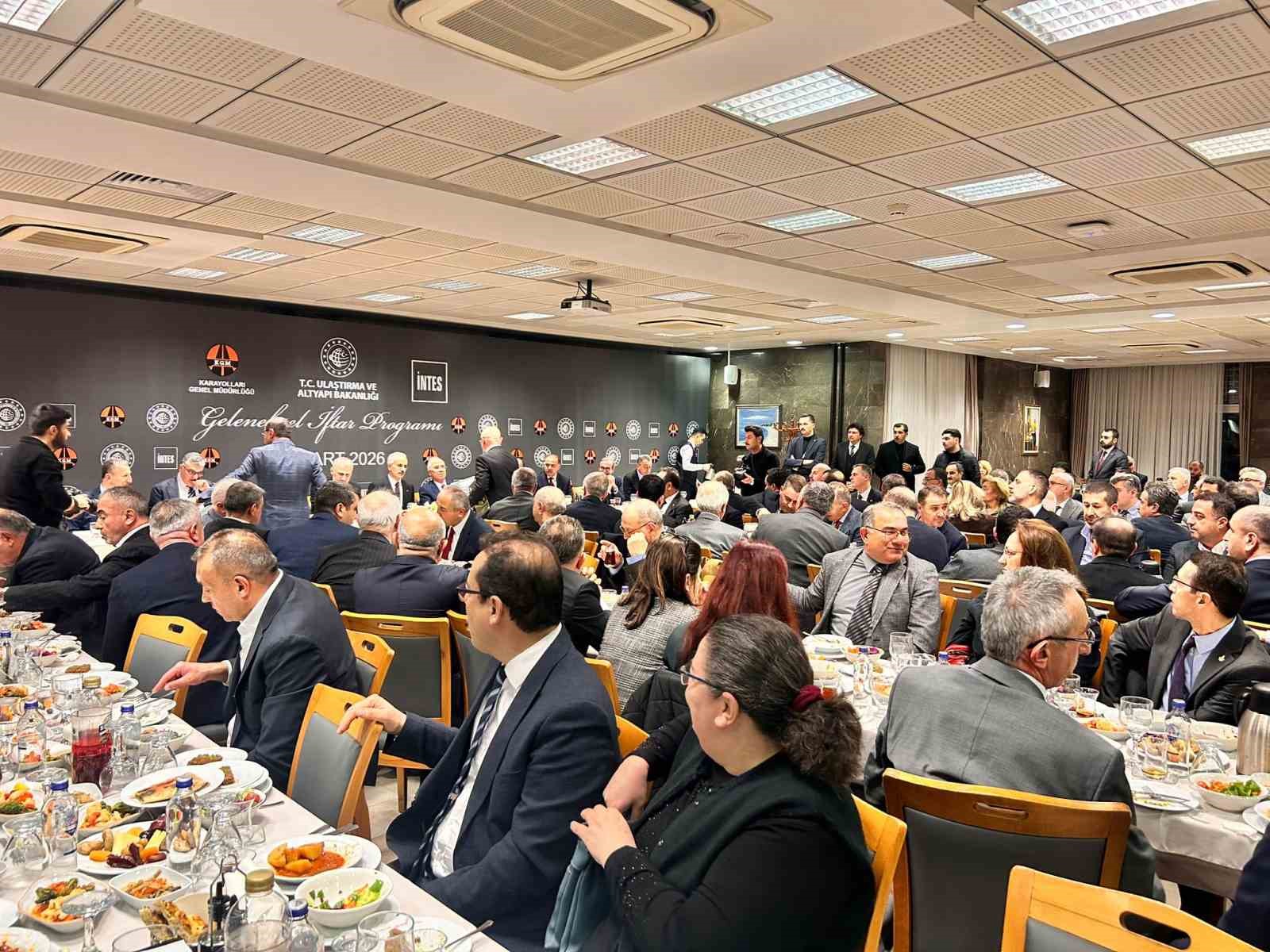 Bakan Uraloğlu: "Hedefimiz 14 bin kilometre olan demiryolu ağımızı 2028 yılında 17 bin 300 kilometrelere çıkarmak"
