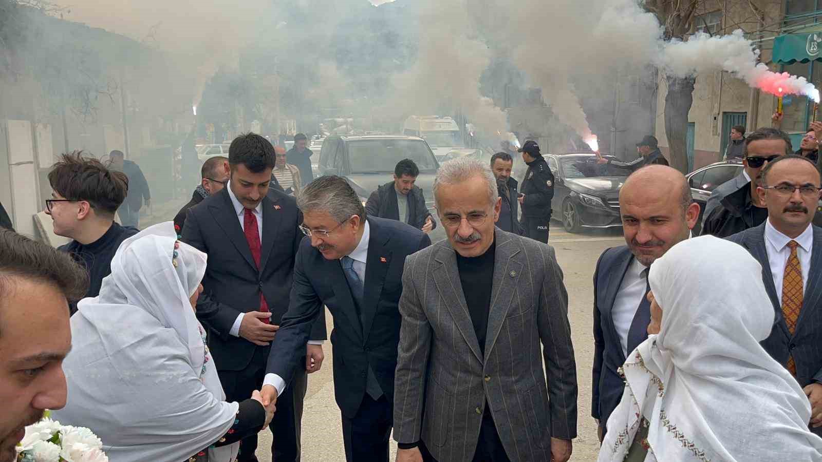 Bakan Uraloğlu: "İnşallah önümüzdeki sene de her şeyle beraber bu yolu bitireceğiz"
