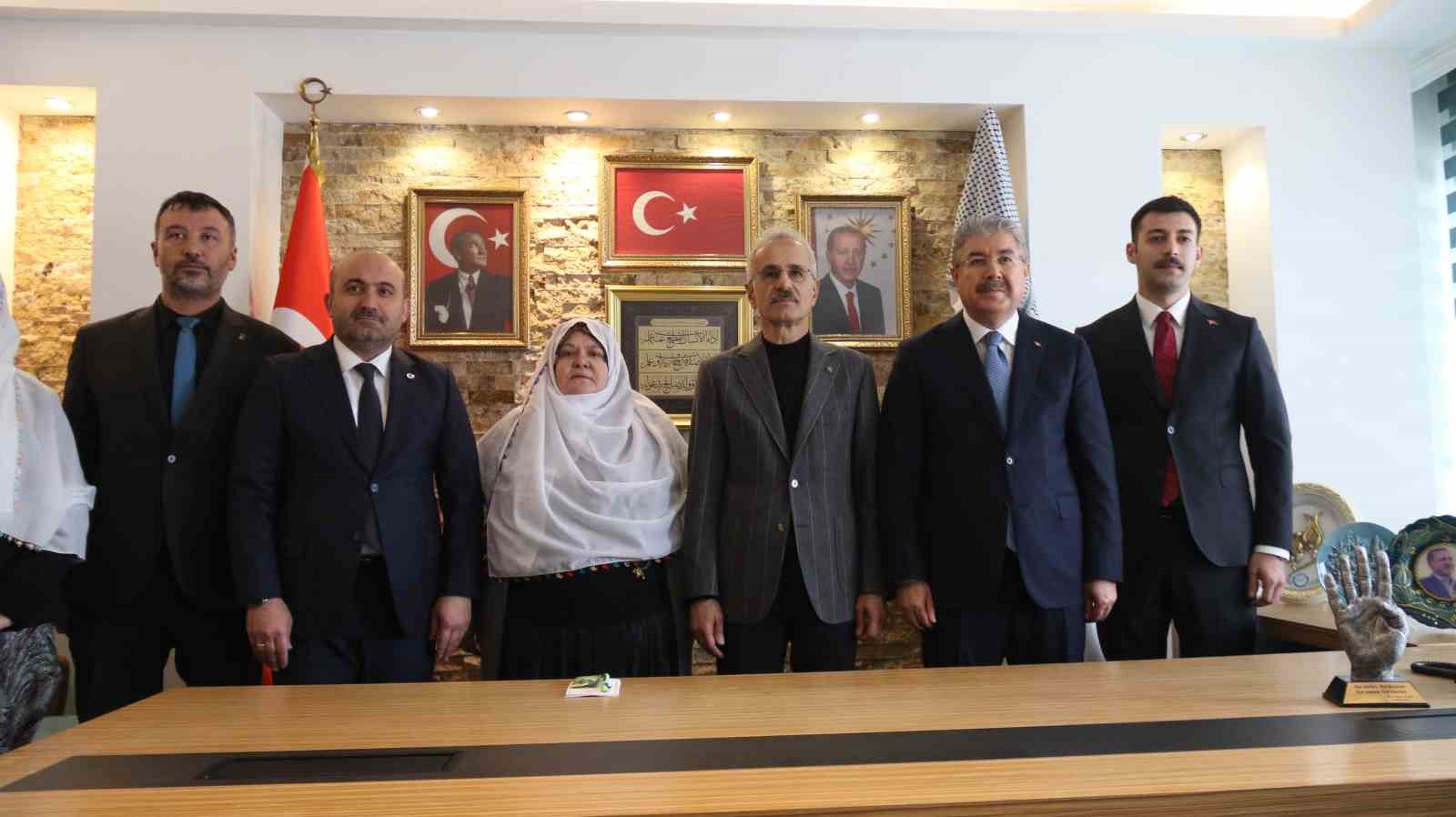 Bakan Uraloğlu: "İnşallah önümüzdeki sene de her şeyle beraber bu yolu bitireceğiz"
