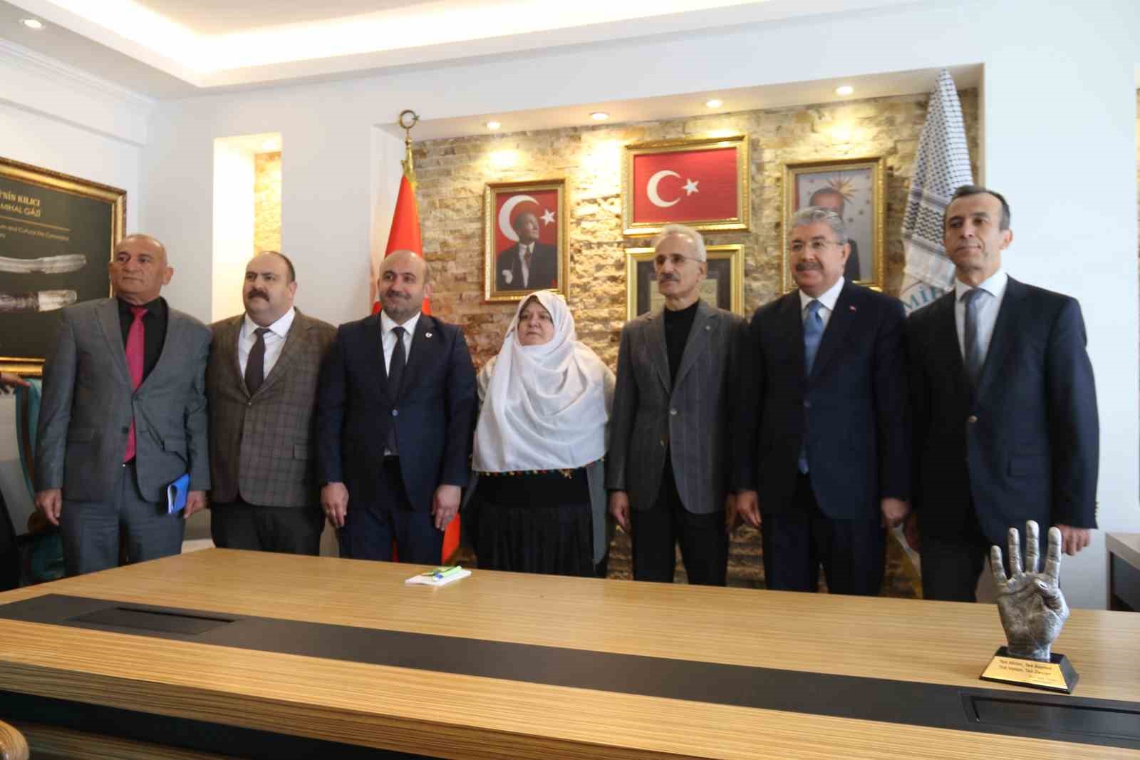 Bakan Uraloğlu: "İnşallah önümüzdeki sene de her şeyle beraber bu yolu bitireceğiz"
