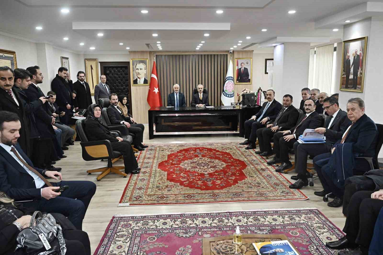 Bakan Uraloğlu: "Isparta’da güzel işler yapılıyor"
