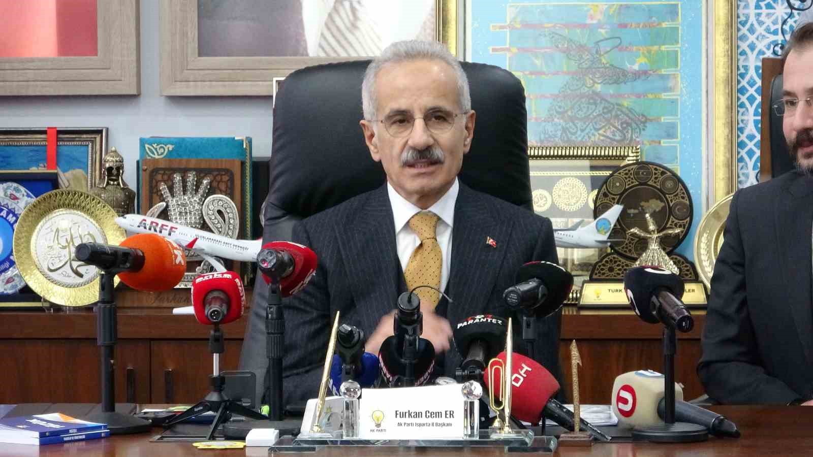 Bakan Uraloğlu: "Isparta’mızda Dereboğazı yolu gündemimizde ve bir mesafe kat ettikten sonra çalışmaların devamını ileride sürdüreceğiz"
