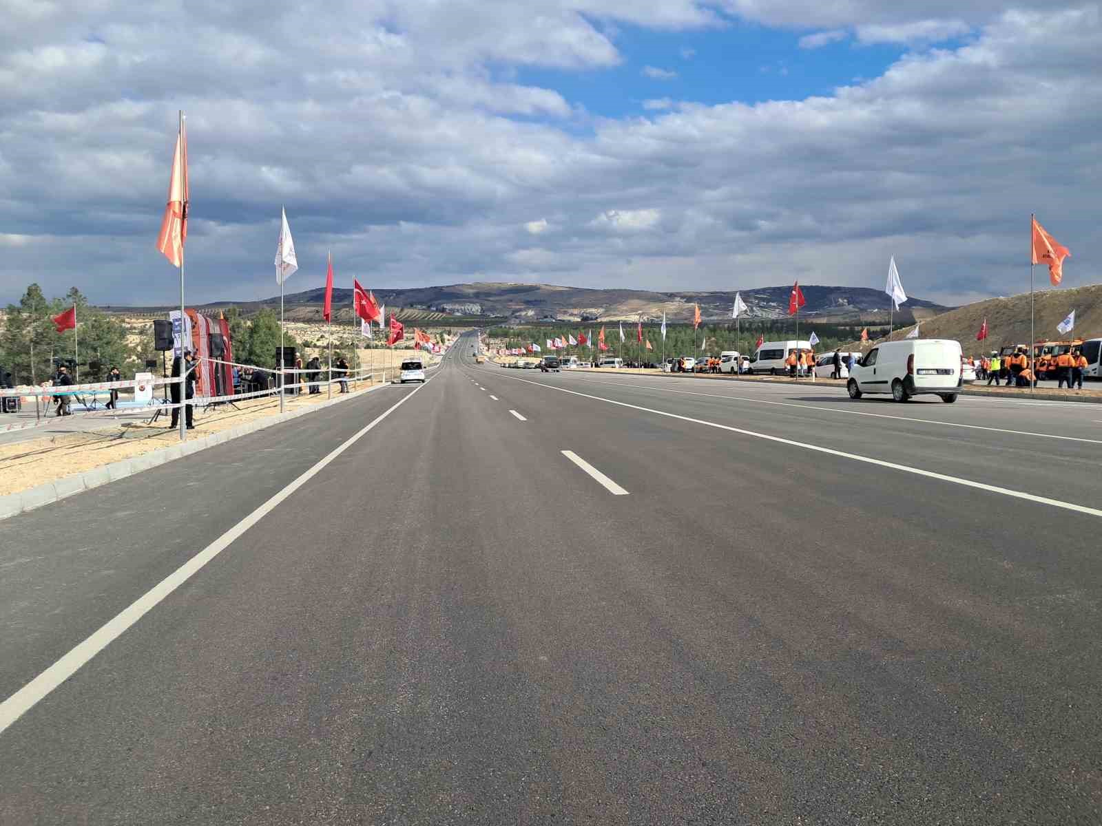 Bakan Uraloğlu: "Kilis’in ulaşım ve iletişim altyapısına 24 yılda yaklaşık 9,3 milyar lira yatırım gerçekleştirdik"
