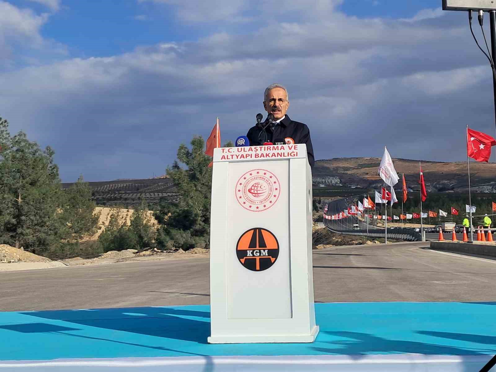 Bakan Uraloğlu: "Kilis’in ulaşım ve iletişim altyapısına 24 yılda yaklaşık 9,3 milyar lira yatırım gerçekleştirdik"
