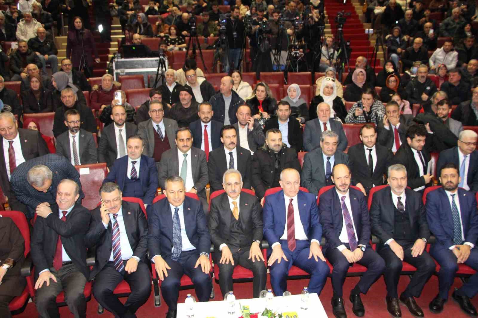 Bakan Uraloğlu: "Kürt kardeşlerimizle aramıza hiç kimse engel koyamaz, hiç kimse aramızı açamaz"
