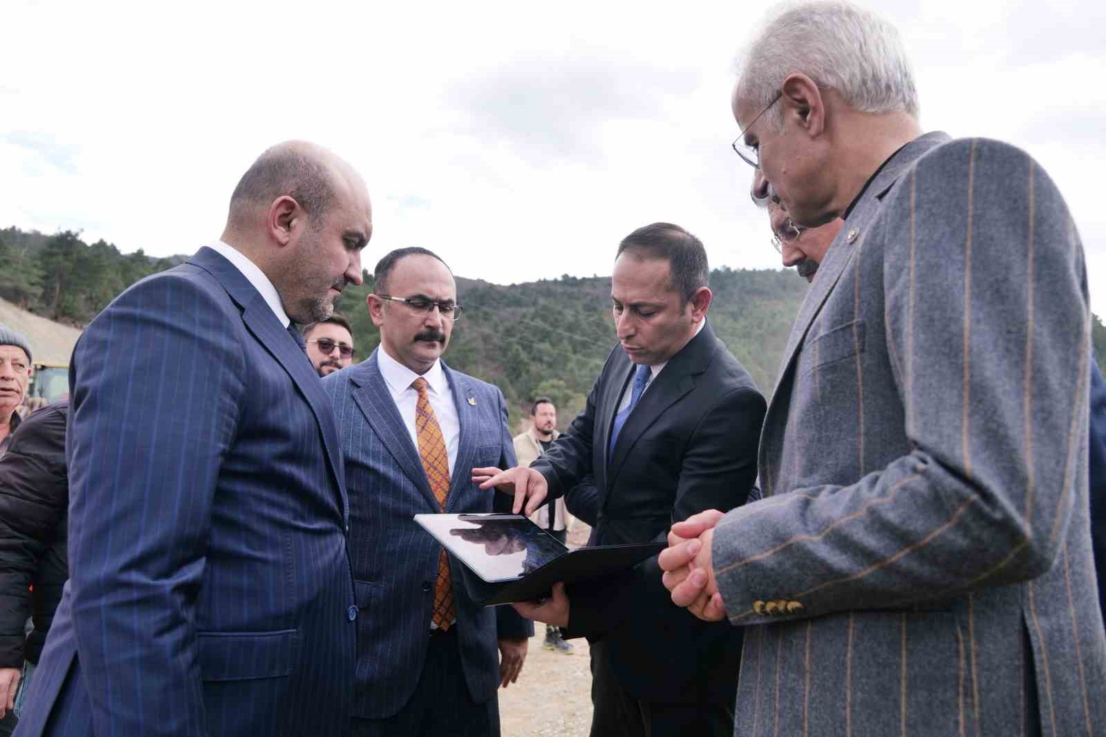 Bakan Uraloğlu Mihalgazi yolunda incelemelerde bulundu
