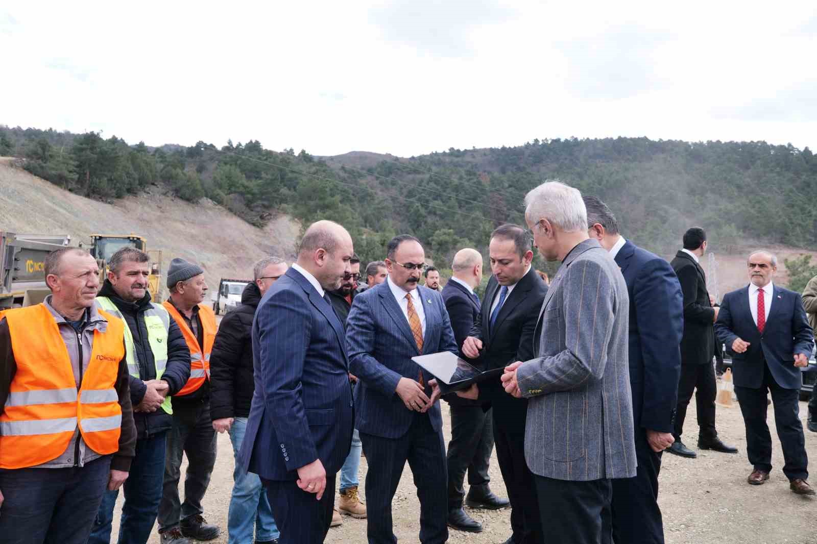 Bakan Uraloğlu Mihalgazi yolunda incelemelerde bulundu
