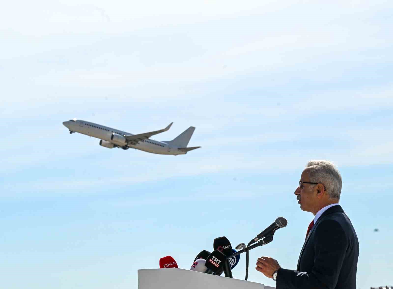 Bakan Uraloğlu: "Ocak ayında toplam 17 milyon 785 bin 633 yolcuya hizmet verdik"
