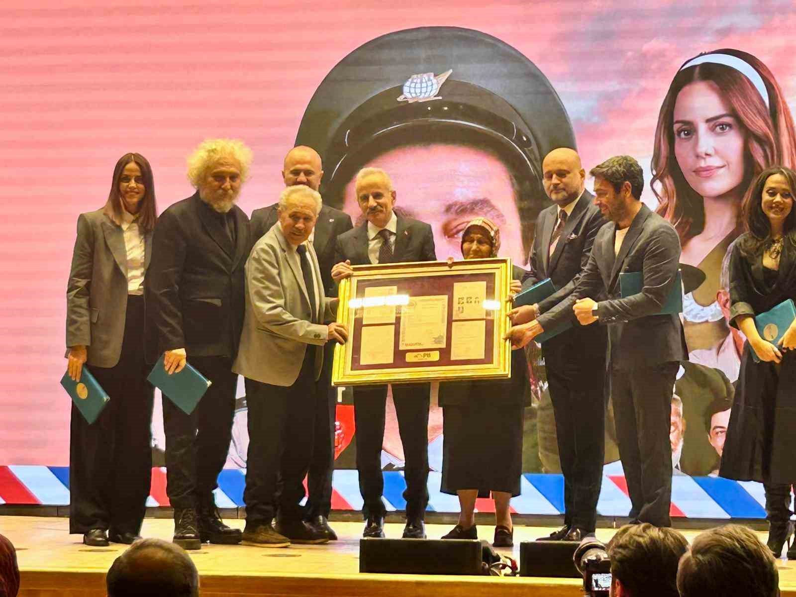 Bakan Uraloğlu: "Teşkilatımızın, 186. yılında ‘Bak Postacı Geliyor’ filmini seyretmiş olmaktan mutluluk duydum"
