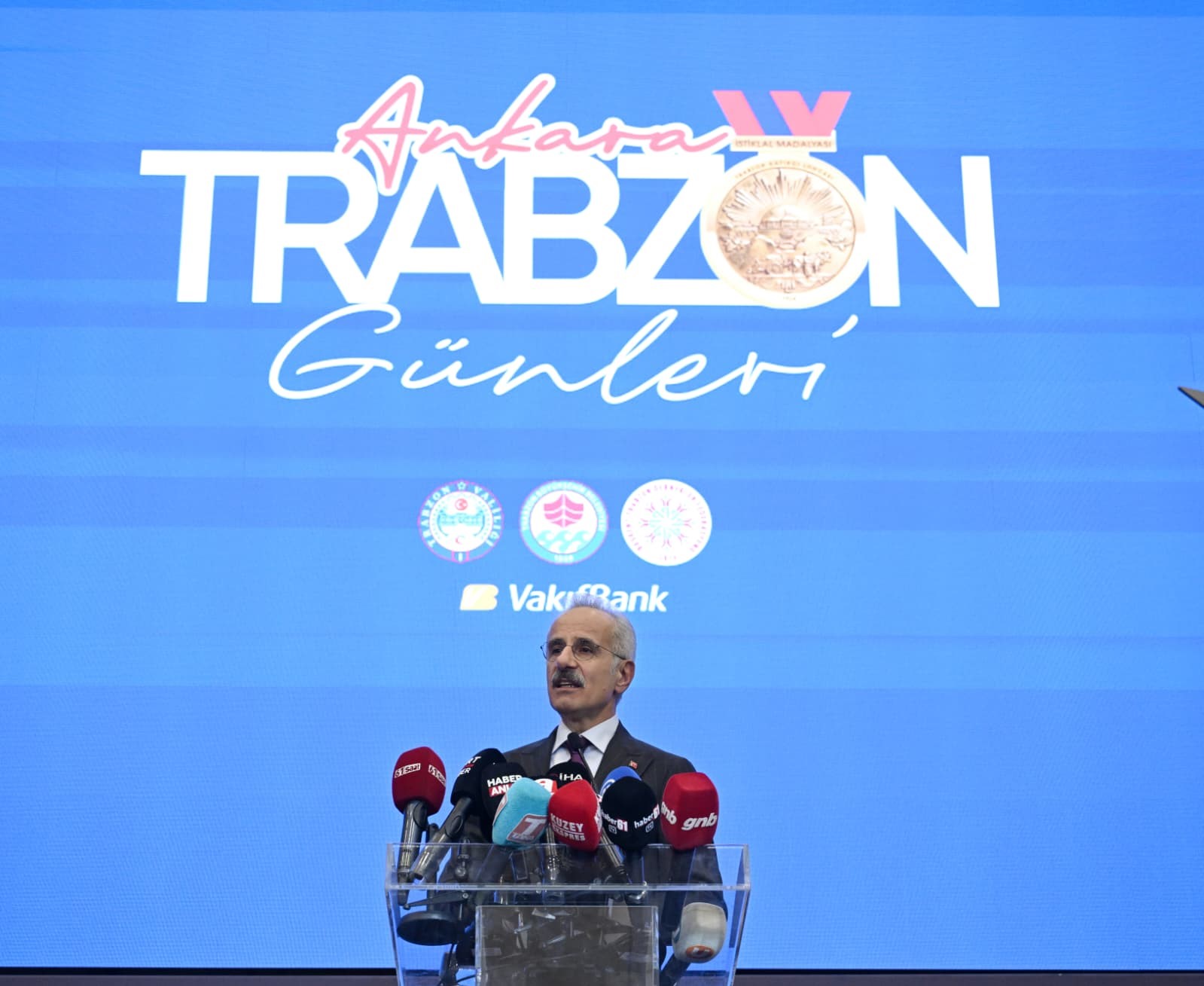 Bakan Uraloğlu: "Trabzon ile Samsun arasını 2 saate düşüreceğiz"
