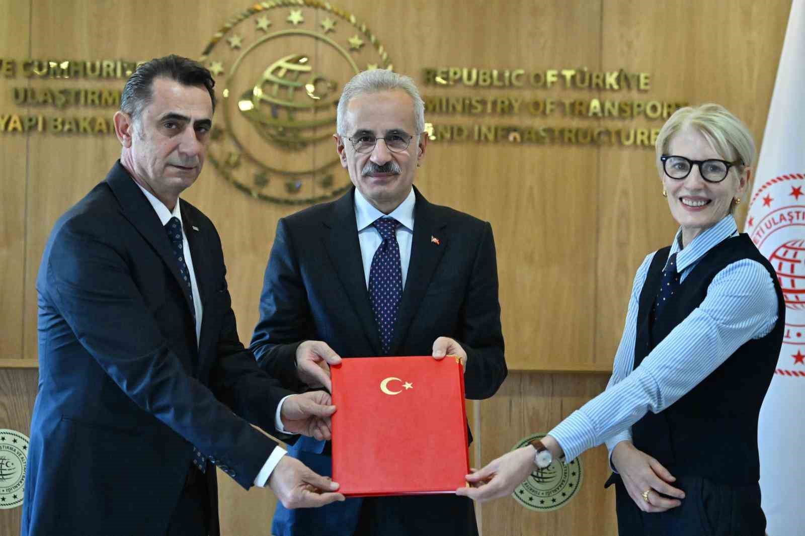 Bakan Uraloğlu: "Türkiye tarafında prototip üretim merkezi olarak TÜRASAŞ projede merkez rol üstlenecek"
