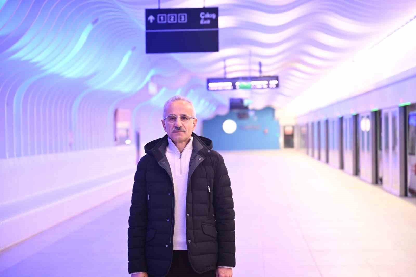 Bakan Uraloğlu: "Türkiye’nin en hızlı metrosu İstanbul trafiğine nefes aldırıyor"
