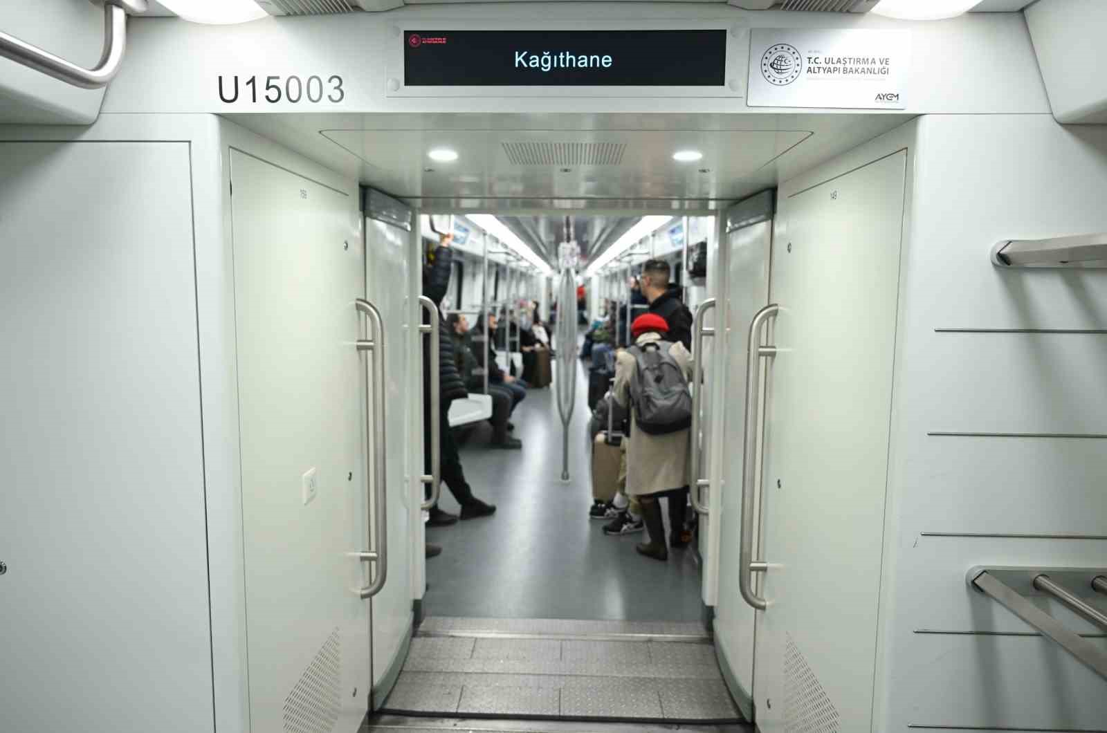 Bakan Uraloğlu: "Türkiye’nin en hızlı metrosu İstanbul trafiğine nefes aldırıyor"
