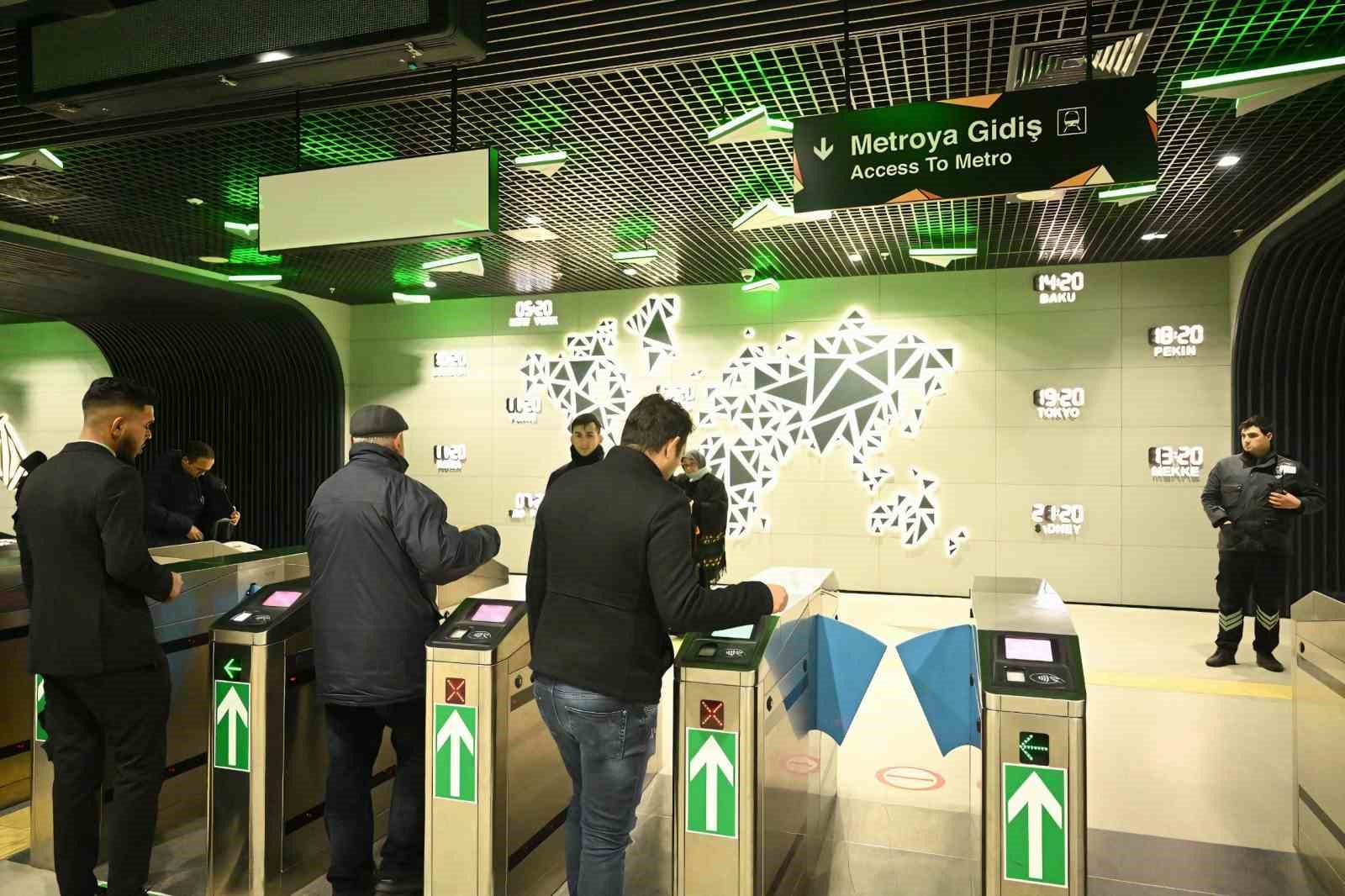 Bakan Uraloğlu: "Türkiye’nin en hızlı metrosu İstanbul trafiğine nefes aldırıyor"
