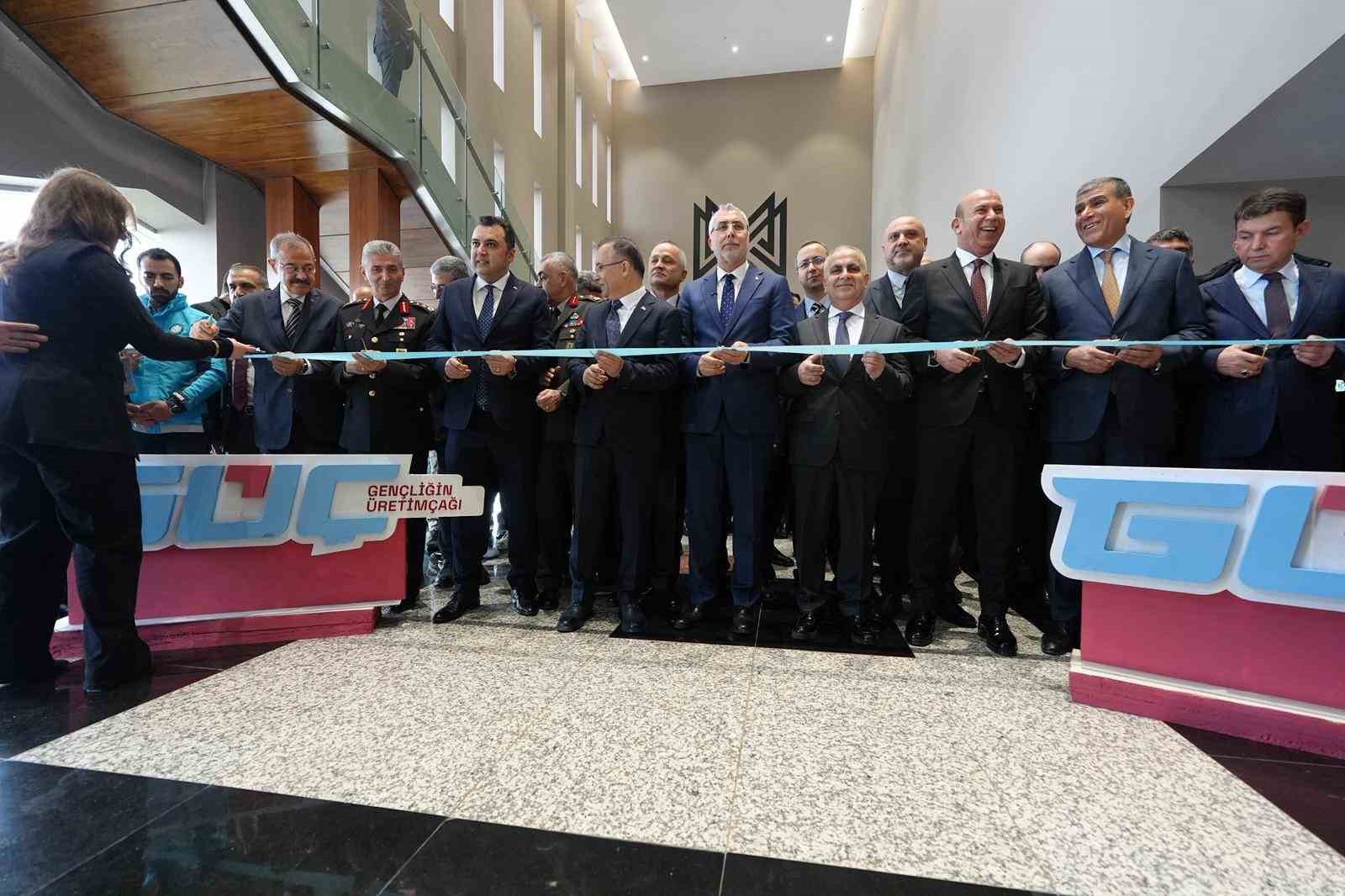 Bakan Vedat Işıkhan: "İşsizlik oranı, 2012 yılından itibaren en düşük seviyesine geriledi"
