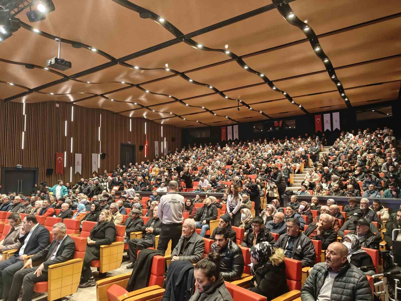 Bakan Yardımcısı Demiralp: "Ev Sahibi Türkiye sloganıyla Kayseri’de 7 bin 562 konutumuzun kura çekimini gerçekleştiriyoruz"
Bakan Yardımcısı Demiralp: "Ev Sahibi Türkiye sloganıyla Kayseri’de 7 bin 562 konutumuzun kura çekimini gerçekleştiriyoruz"