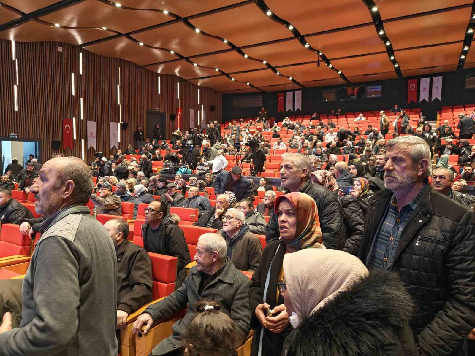 Bakan Yardımcısı Demiralp: "Ev Sahibi Türkiye sloganıyla Kayseri’de 7 bin 562 konutumuzun kura çekimini gerçekleştiriyoruz"
Bakan Yardımcısı Demiralp: "Ev Sahibi Türkiye sloganıyla Kayseri’de 7 bin 562 konutumuzun kura çekimini gerçekleştiriyoruz"