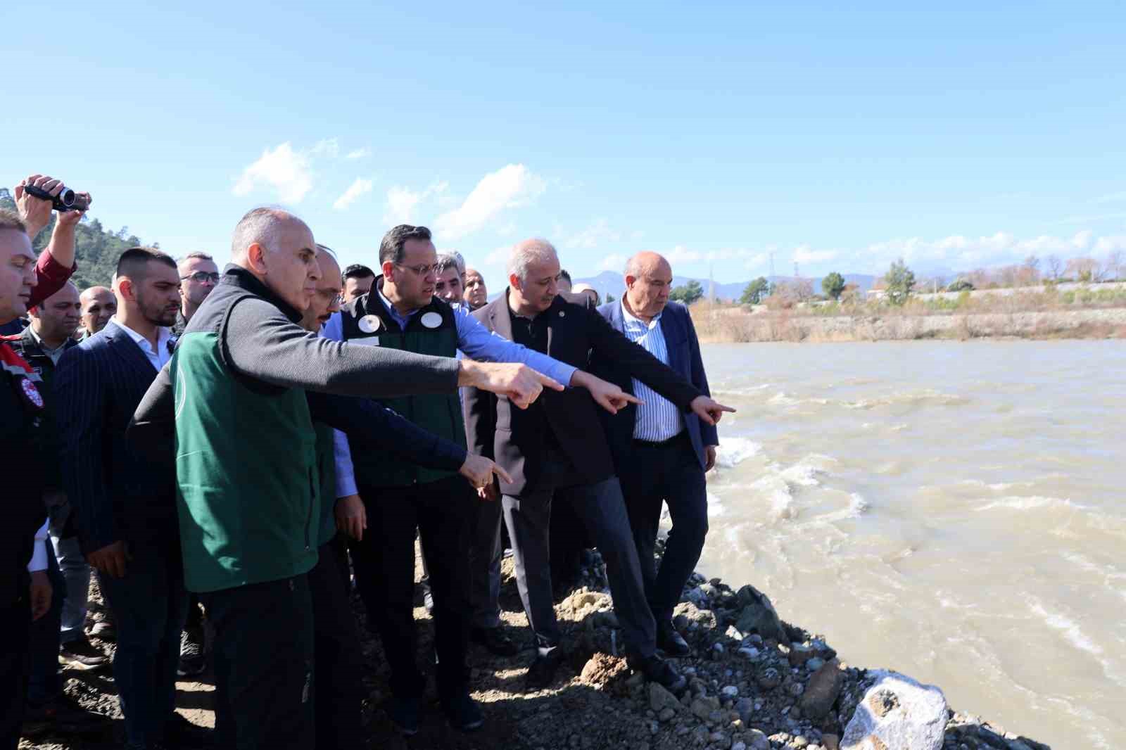 Bakan Yardımcısı Gizligider: "Geçen yıla oranla yağışlar yüzde 66 arttı"
Bakan Yardımcısı Gizligider: "Geçen yıla oranla yağışlar yüzde 66 arttı"
